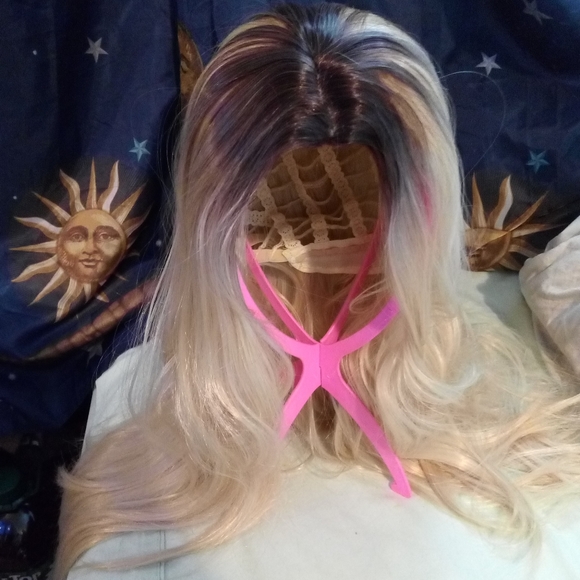 28" SYNTHETIC HONEY BLONDE WIG - Picture 3 of 3